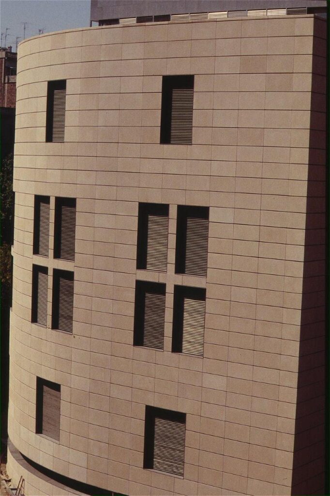 a70ff-cla-edificio-josep-carner-ub-barcelona-2-